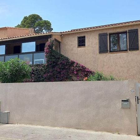 Appartement En Rez De Jardin Et Terrasse Ds Villa Hyères Extérieur photo