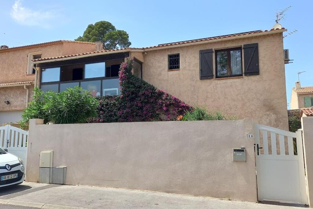 Appartement En Rez De Jardin Et Terrasse Ds Villa Hyères Extérieur photo