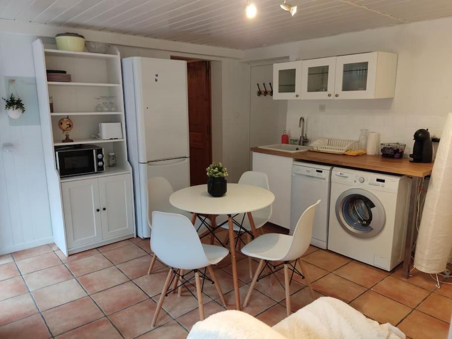 Appartement En Rez De Jardin Et Terrasse Ds Villa Hyères Extérieur photo