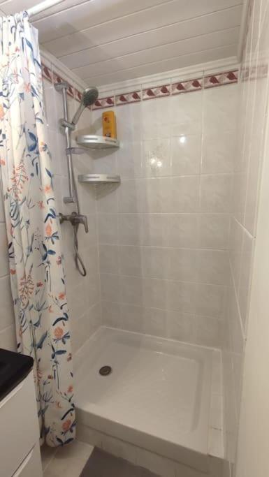 Appartement En Rez De Jardin Et Terrasse Ds Villa Hyères Extérieur photo