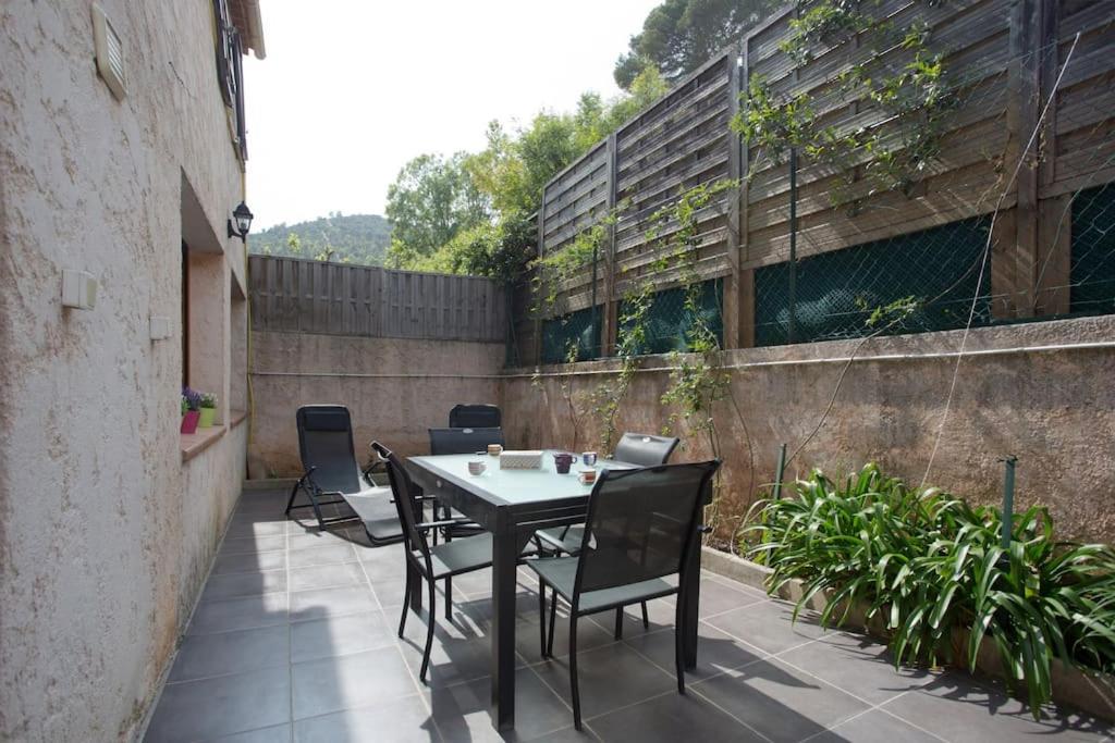 Appartement En Rez De Jardin Et Terrasse Ds Villa Hyères Extérieur photo