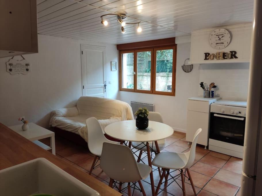 Appartement En Rez De Jardin Et Terrasse Ds Villa Hyères Extérieur photo